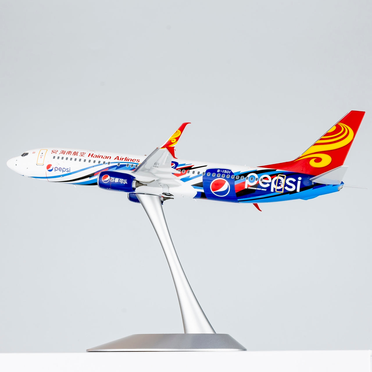 1/200 Hainan Airlines 737-800/w Pepsi c/s; with scimitar wilets NG 08002