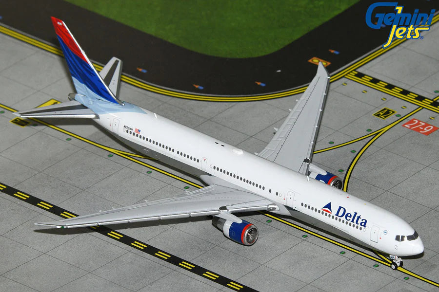 1:400 Delta Air Lines Boeing 767-400ER N829MH Gemini Jets (Colors In Motion) GJDAL2158