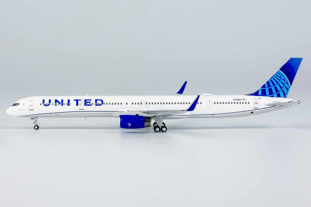 1/400 NG 45001 United Airlines 757-300/w N78866 (Blue Evolution)