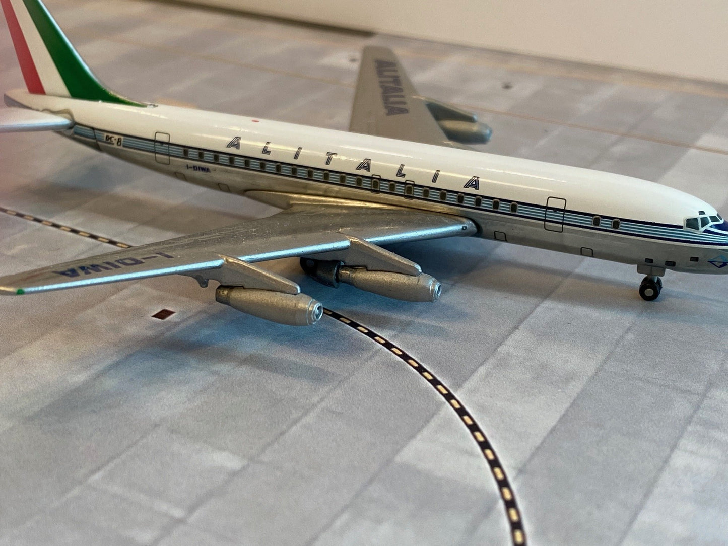 1/400 Alitalia DC-8 Gemini Jets GJAZA157A *Missing small piece behind engine* - Midwest Model Store