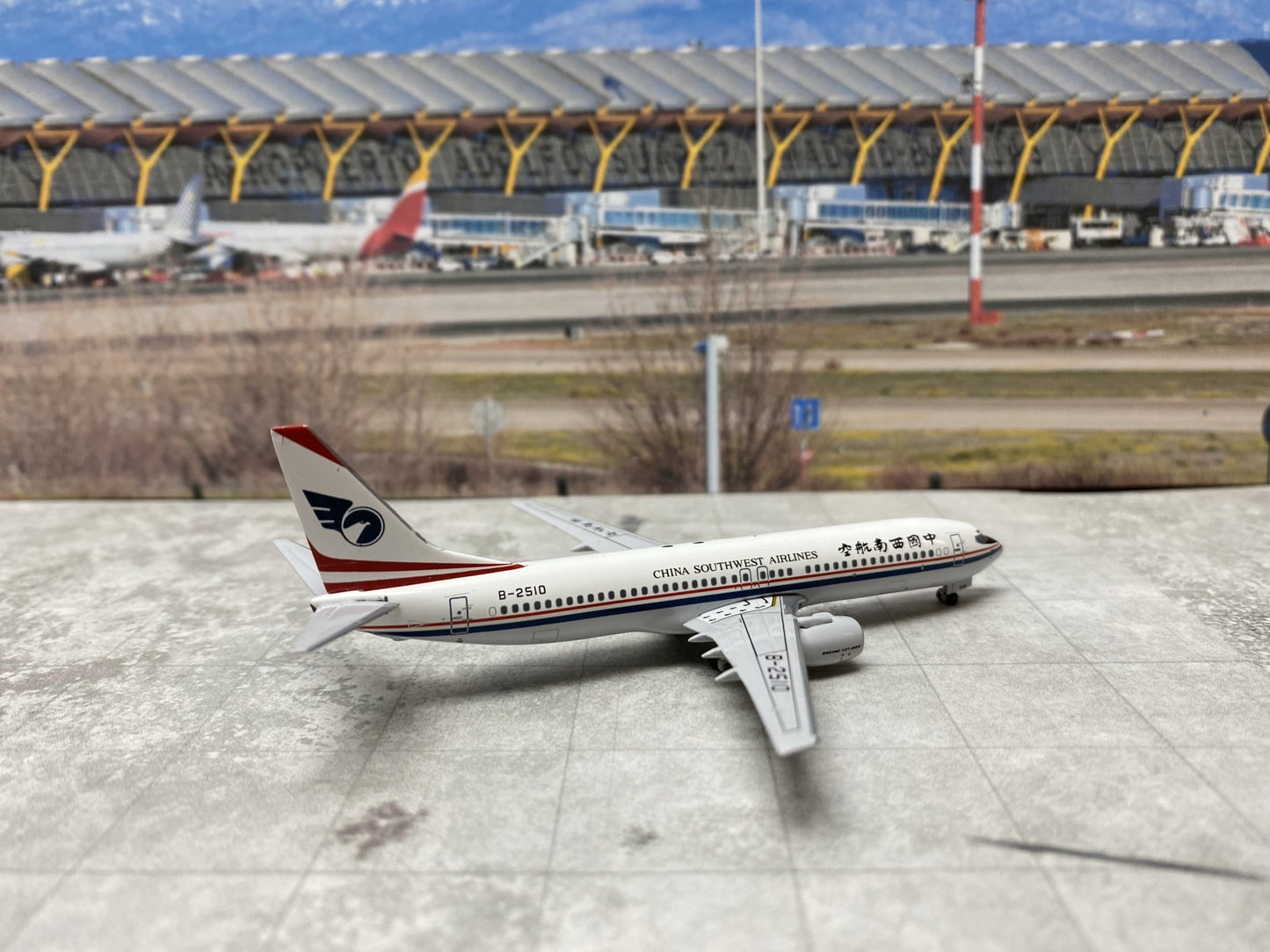 1/400 China Southwest Airlines B 737-800 Panda Models PM4B2510 - Midwest Model Store