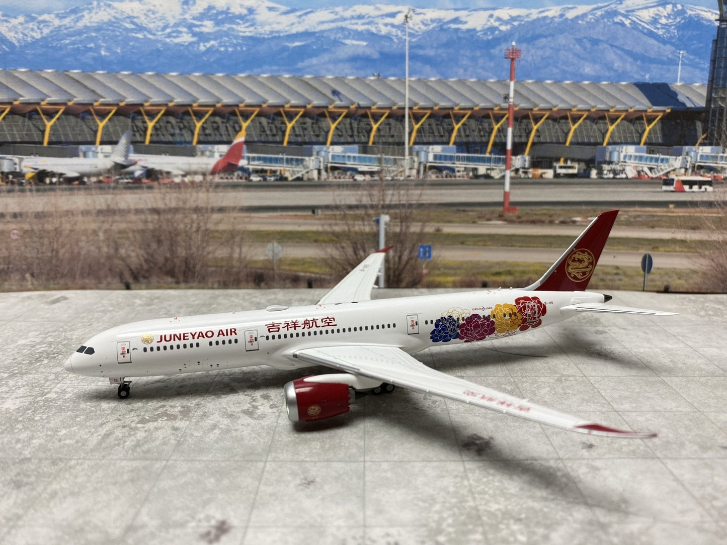 1/400 Juneyao Airlines B 787-9 "Flower" NG Models 55007 - Midwest Model Store