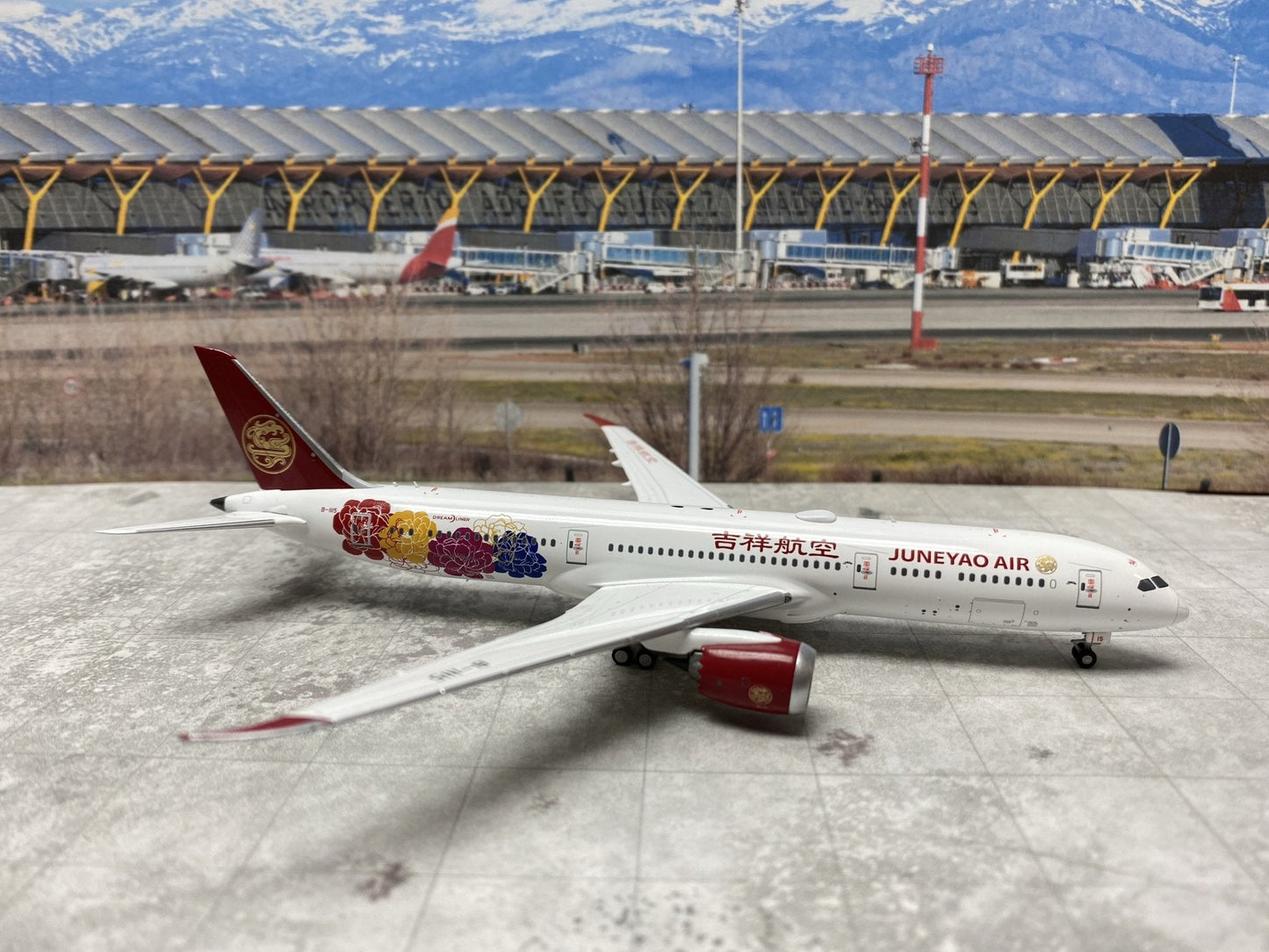 1/400 Juneyao Airlines B 787-9 "Flower" NG Models 55007 - Midwest Model Store