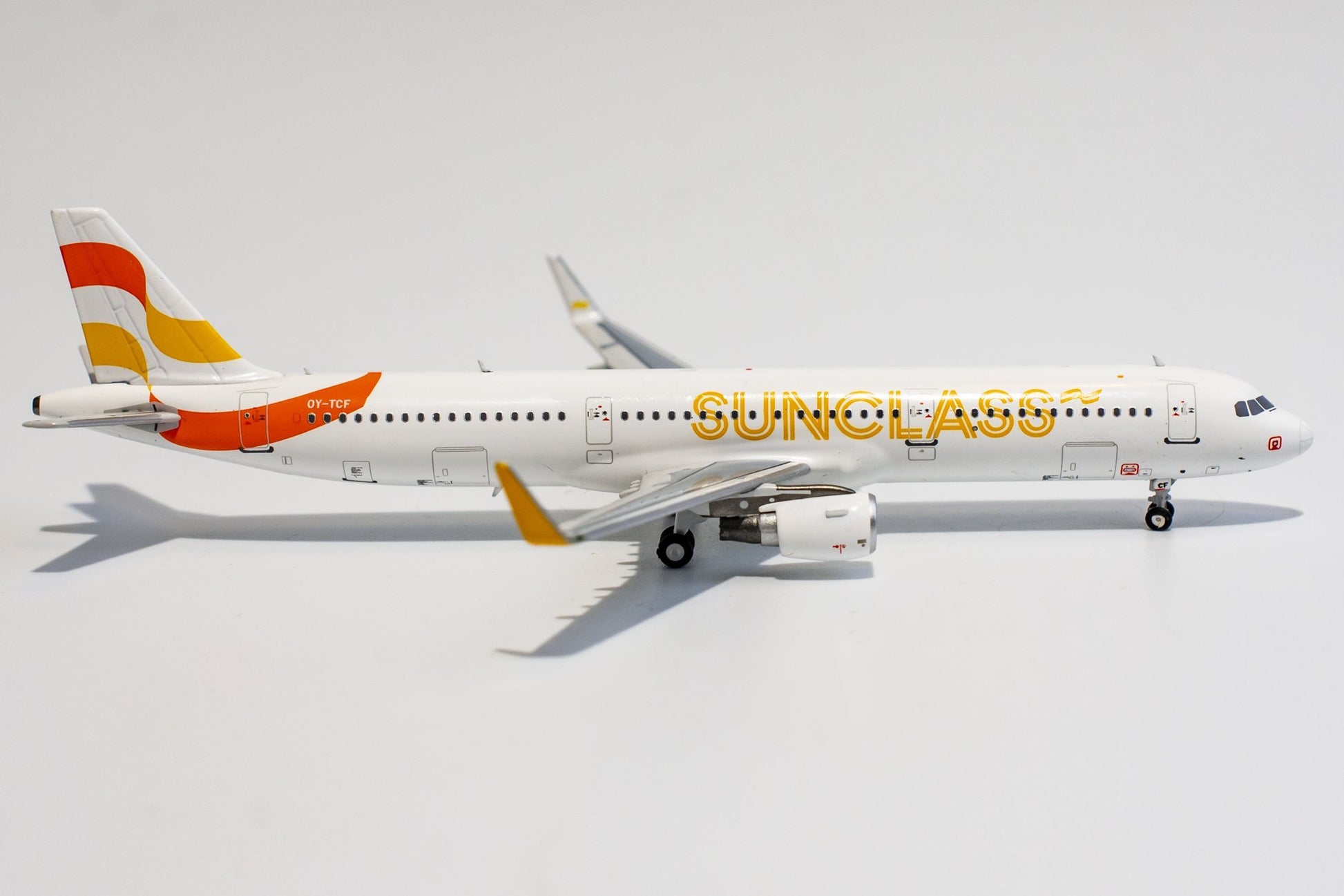 1/400 Sunclass Airlines A321 NG Models 13028 - Midwest Model Store