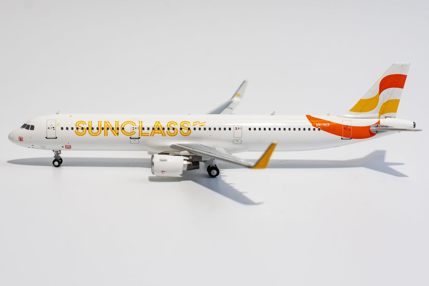 1/400 Sunclass Airlines A321 NG Models 13028 - Midwest Model Store