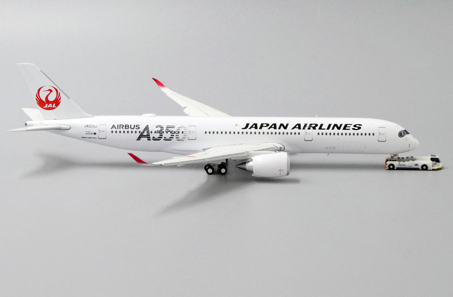 1/400 Japan Airlines A350-900 "Silver A350 Titles" *Flaps Down* JC Wings EW4359002A