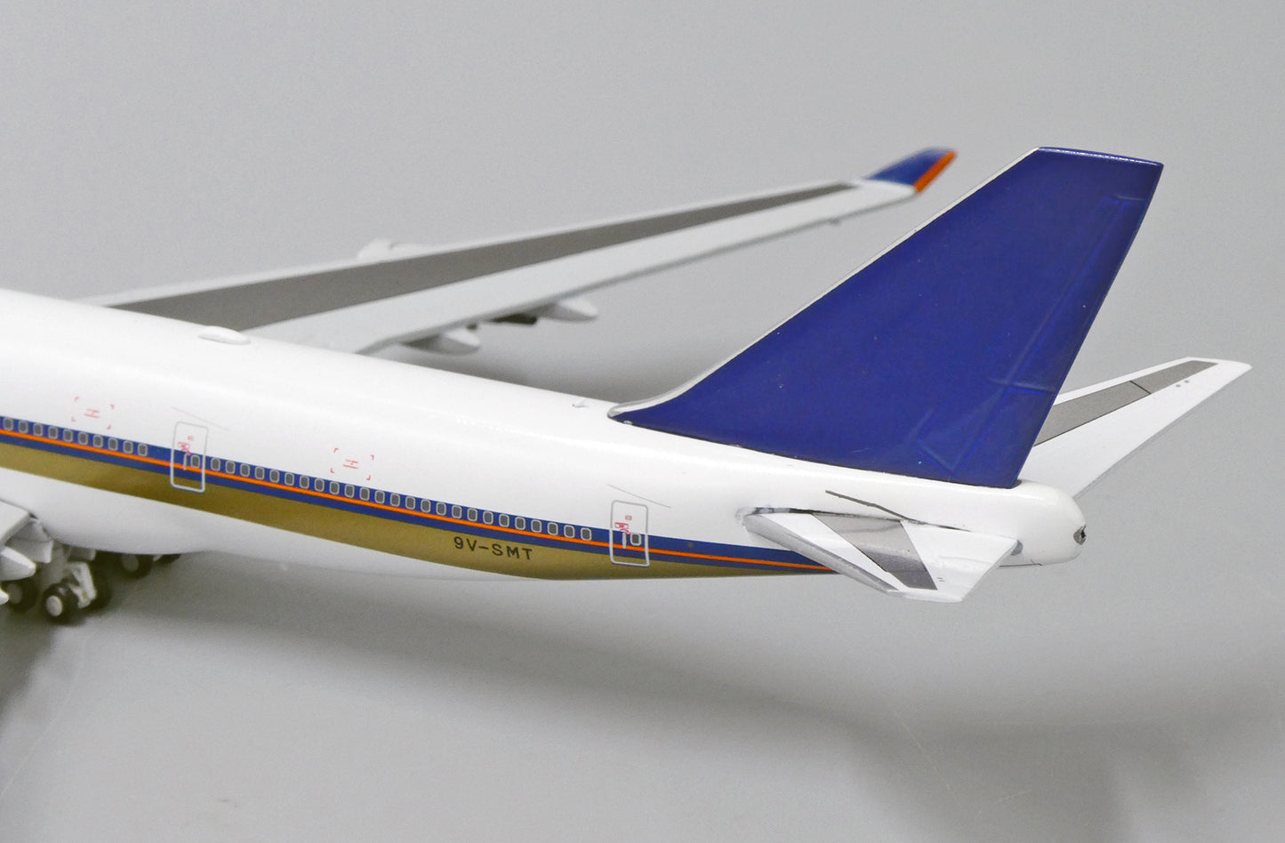 1/400 Ansett Australia B 747-400 "Singapore Cheatline" JC Wings EW4744005