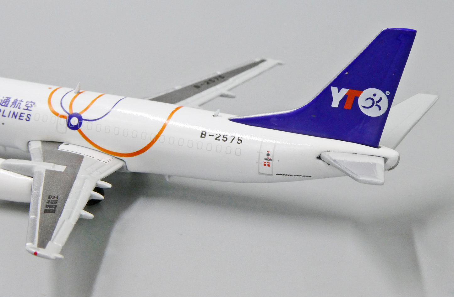 *1/400 YTO Cargo Airlines B 737-300F JC Wings LH4HYT105