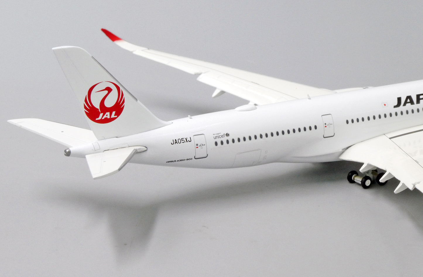 1/400 Japan Airlines A350-900 *Flaps Down* JC Wings EW4359004A