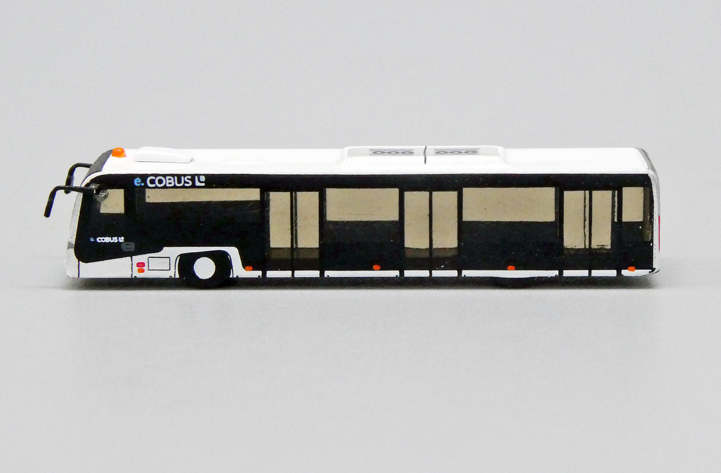1/400 Airport Bus Set (Set of 3 Busses) Fantasy Wings AA4020