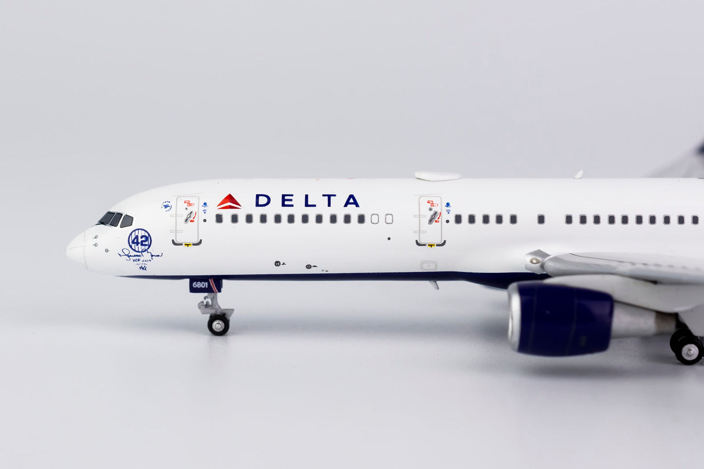 1/400 Delta Airlines B 757-200/w "42 Mariano Rivera" NG Models 53187