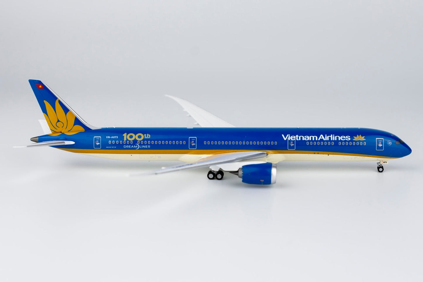 1/400 Vietnam Airlines B 787-10 "100th Aircraft" NG Models 56016