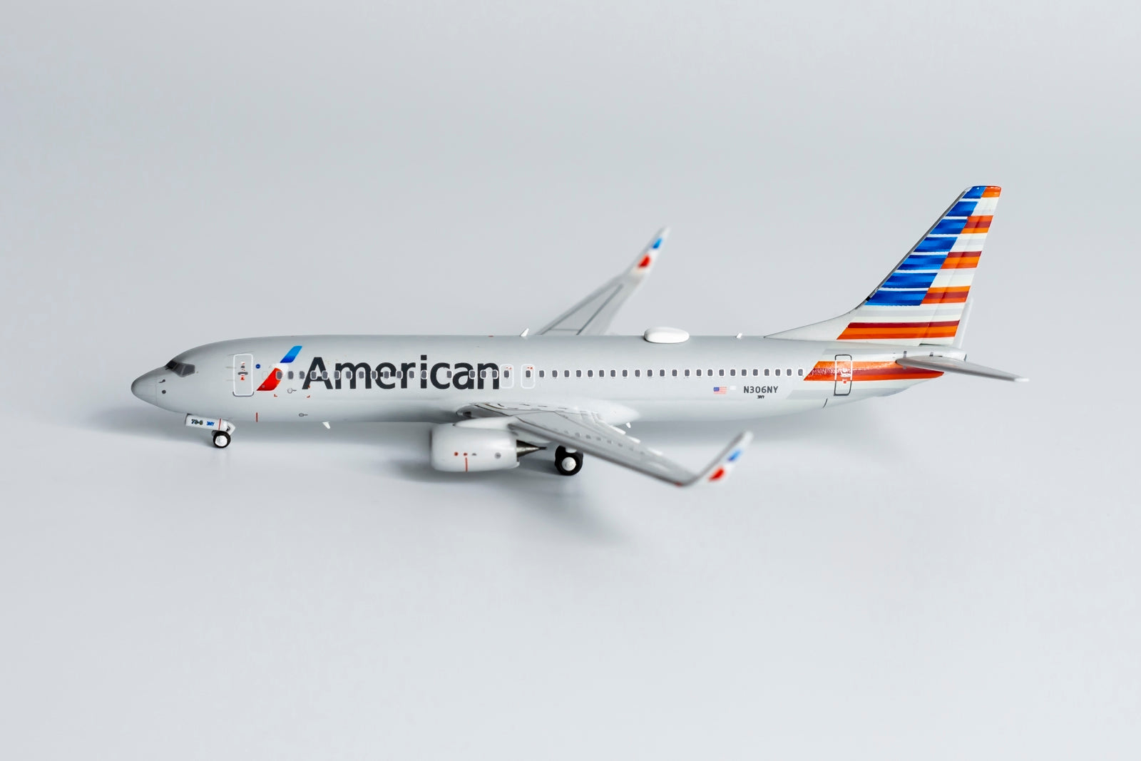 1/400 American Airlines B 737-800/w NG Models 58118 – Midwest 