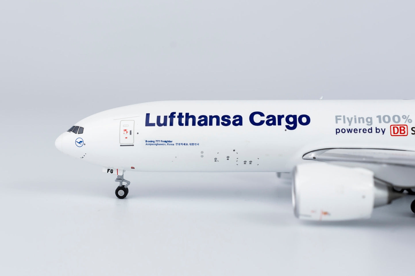 * 1/400 Lufthansa Cargo B 777F "Flying 100% CO₂ neutral" NG Models 72006