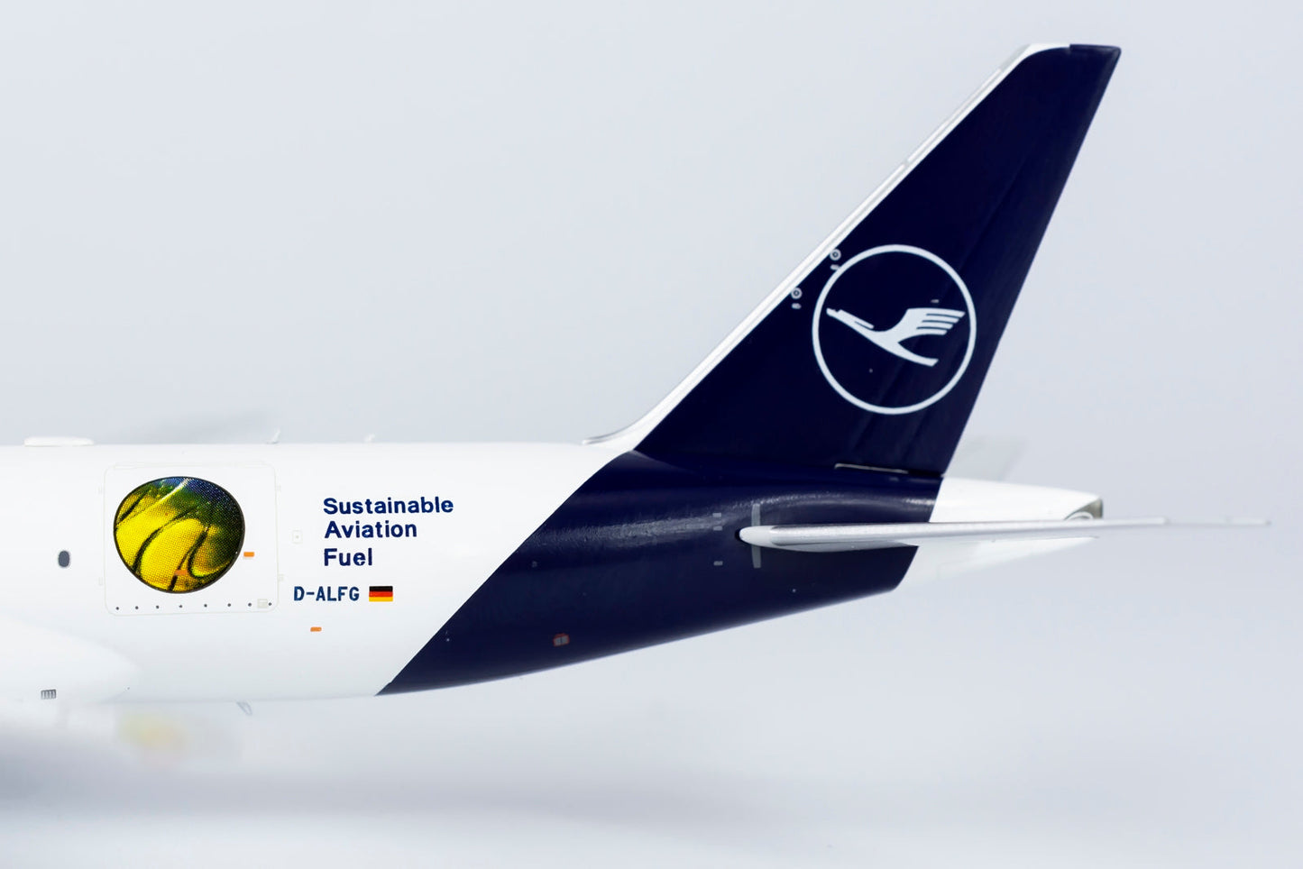 * 1/400 Lufthansa Cargo B 777F "Flying 100% CO₂ neutral" NG Models 72006