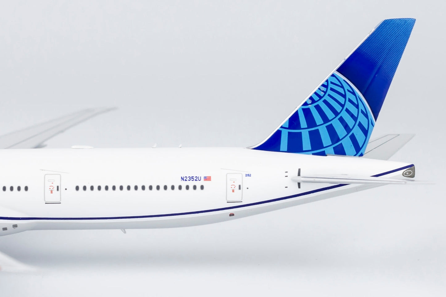 1/400 United Airlines B 777-300ER "Evo Blue" NG Models 73008