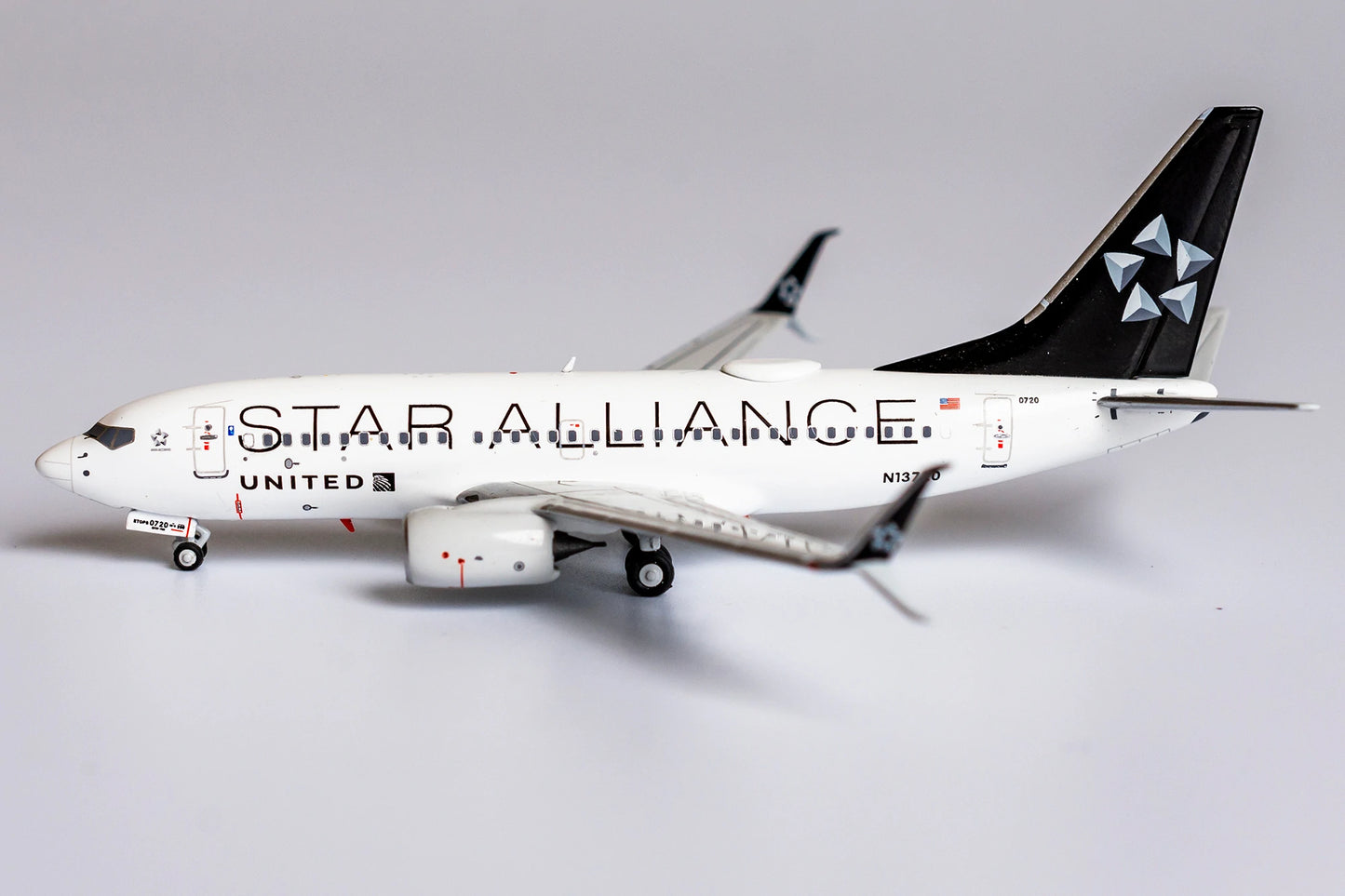 1/400 United Airlines B 737-700 "Star Alliance Livery" NG Models 77005