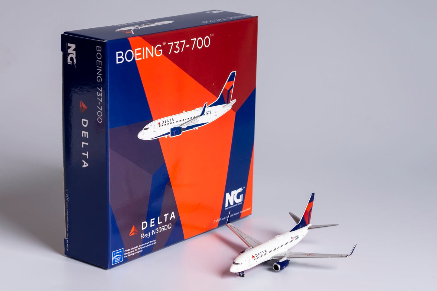 1/400 Delta Airlines B 737-700/w NG Models 77019 *Broken front landing gear door*