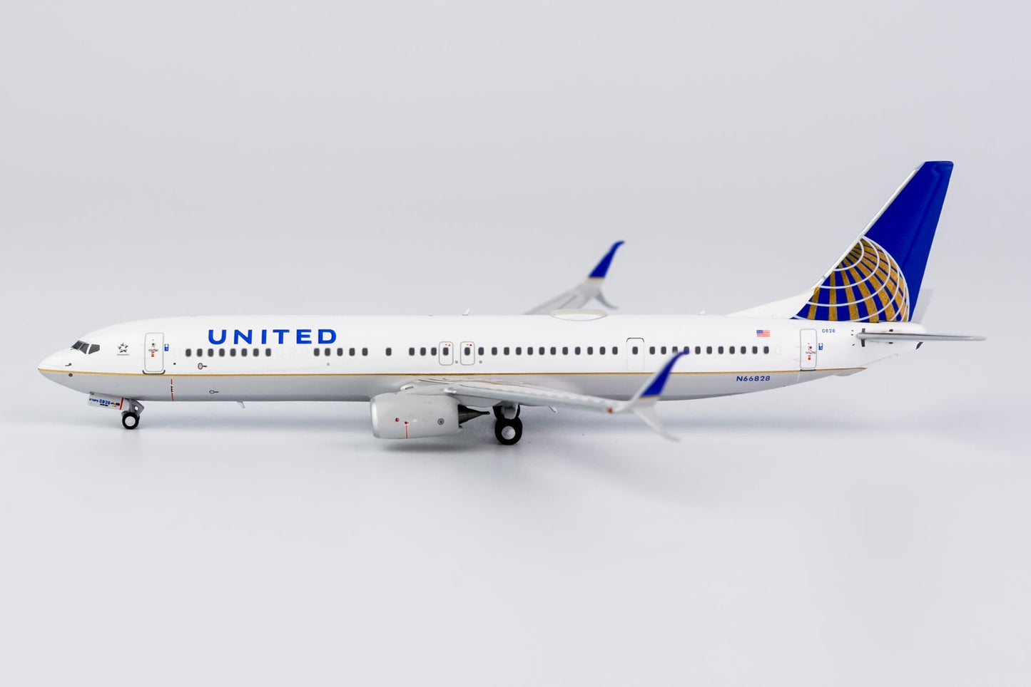 1/400 United Airlines B 737-900ER/w NG Models 79008s/d2 *Defective model*