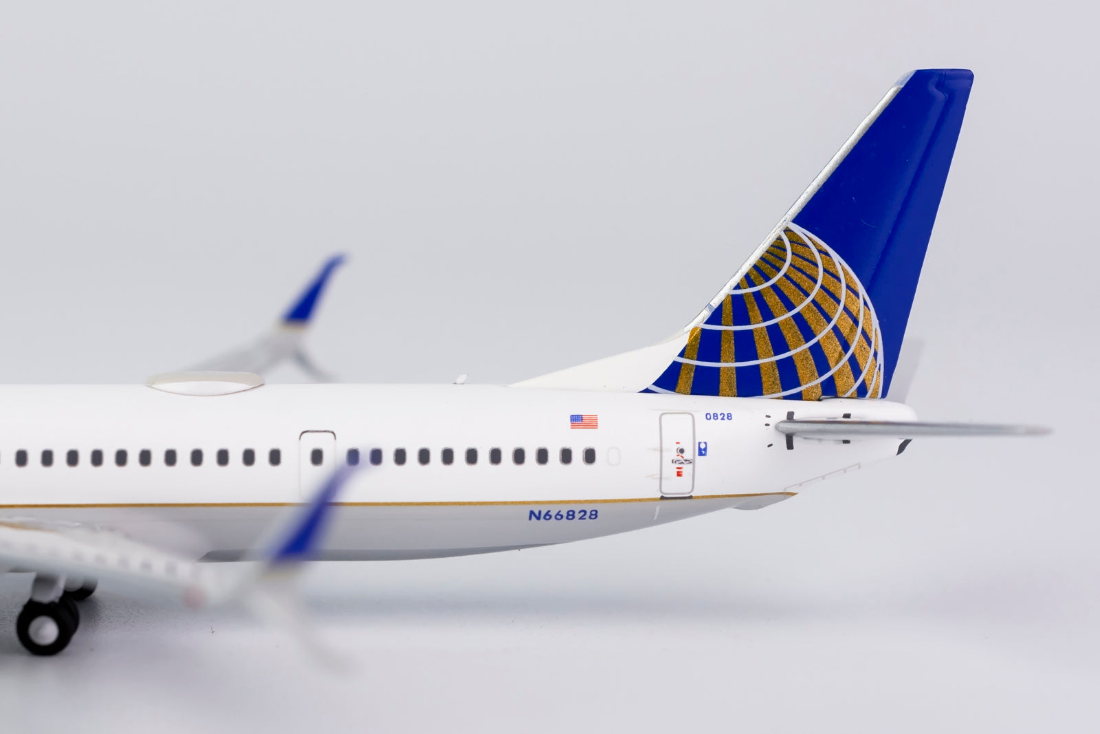 1/400 United Airlines B 737-900ER/w NG Models 79008 – Midwest 