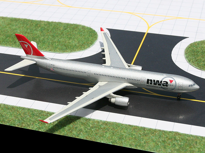 1/400 Northwest Airlines A330-300 Gemini Jets GJNWA776 *Small scratches on wings*