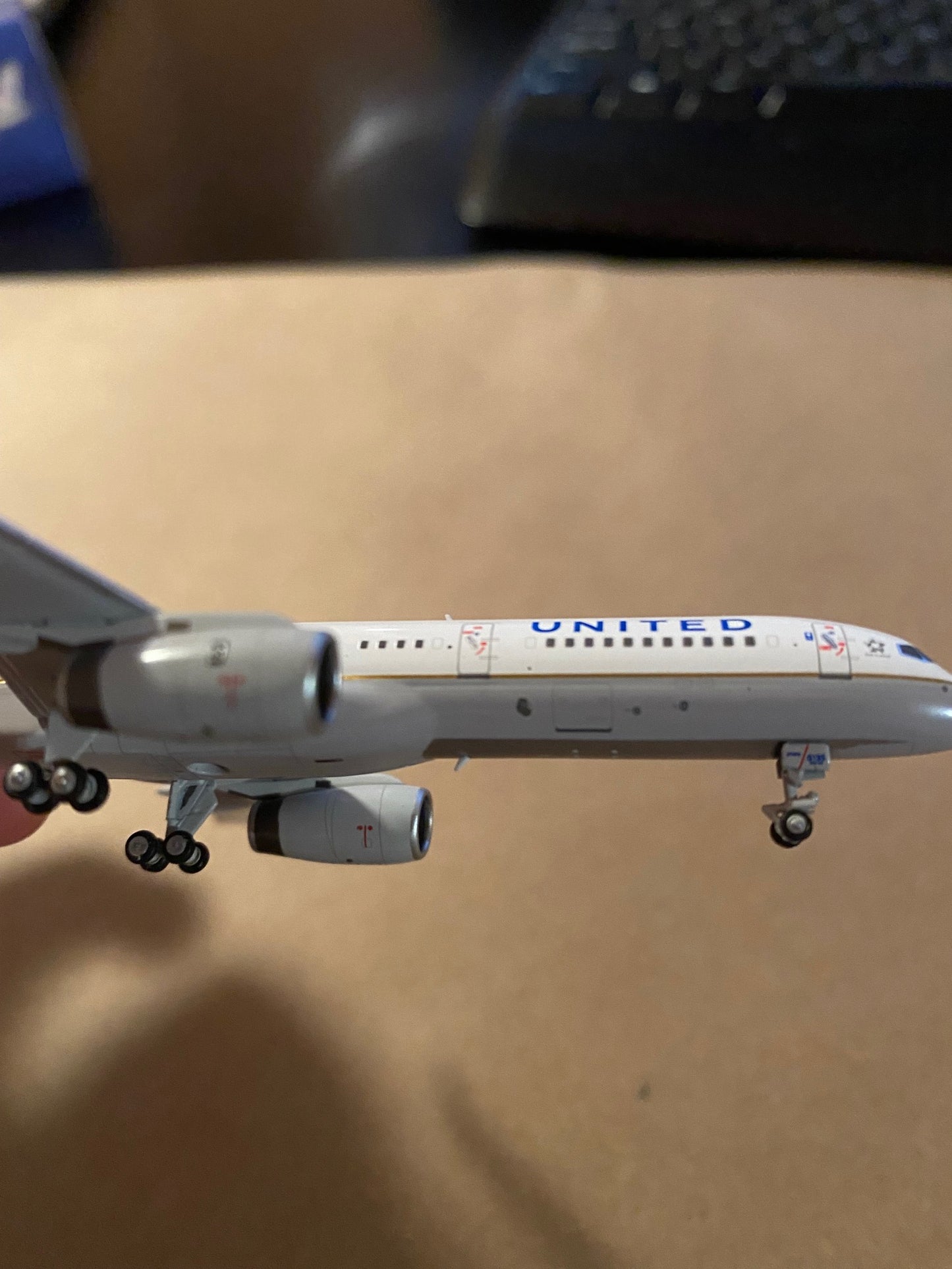 1/400 United Airlines B 757-200 "CO-UA Merged Livery" NG Models 53179 *Small paint chip on fuselage*