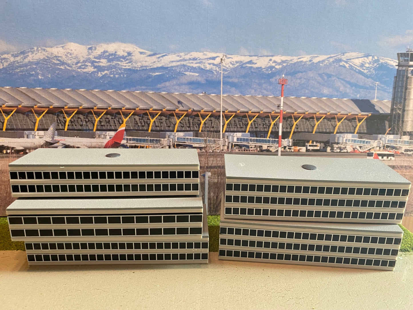 1/500 Departure Halls Without Recess Herpa Wings 519656 *Potentially incomplete and worn box*