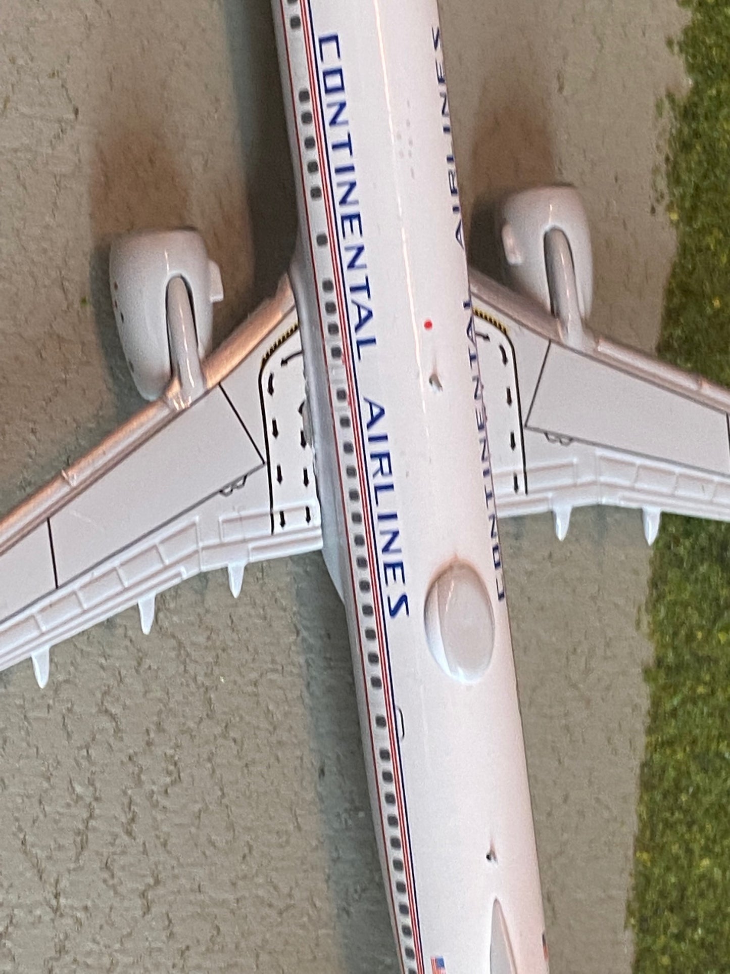 1/400 United Airlines B 737-900ER/w "Retro 75th Anniversary Livery" NG Models 79010 *Has paint chip on top of wing*