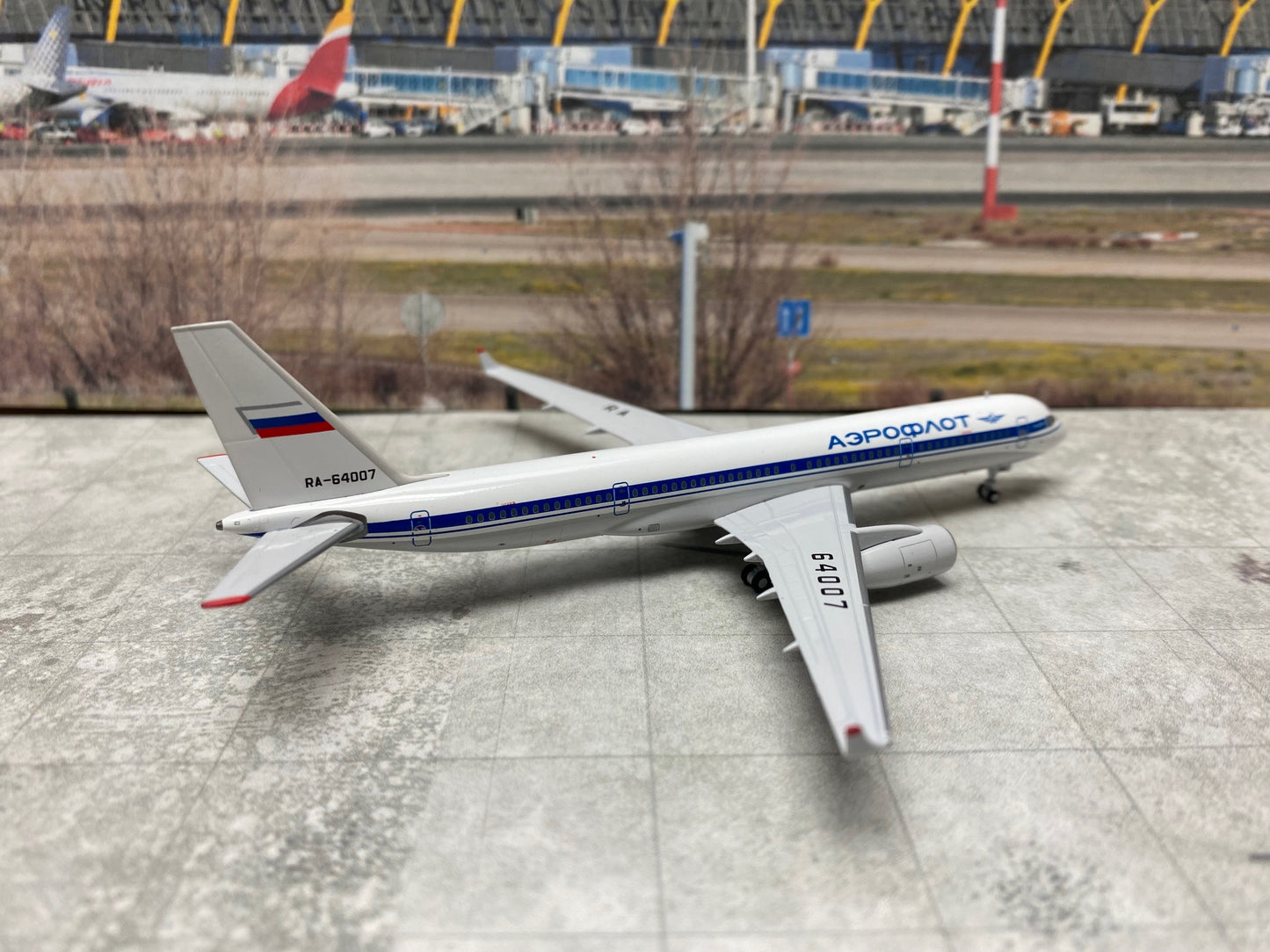1/400 Aeroflot Tu204-100C Panda Models 202134