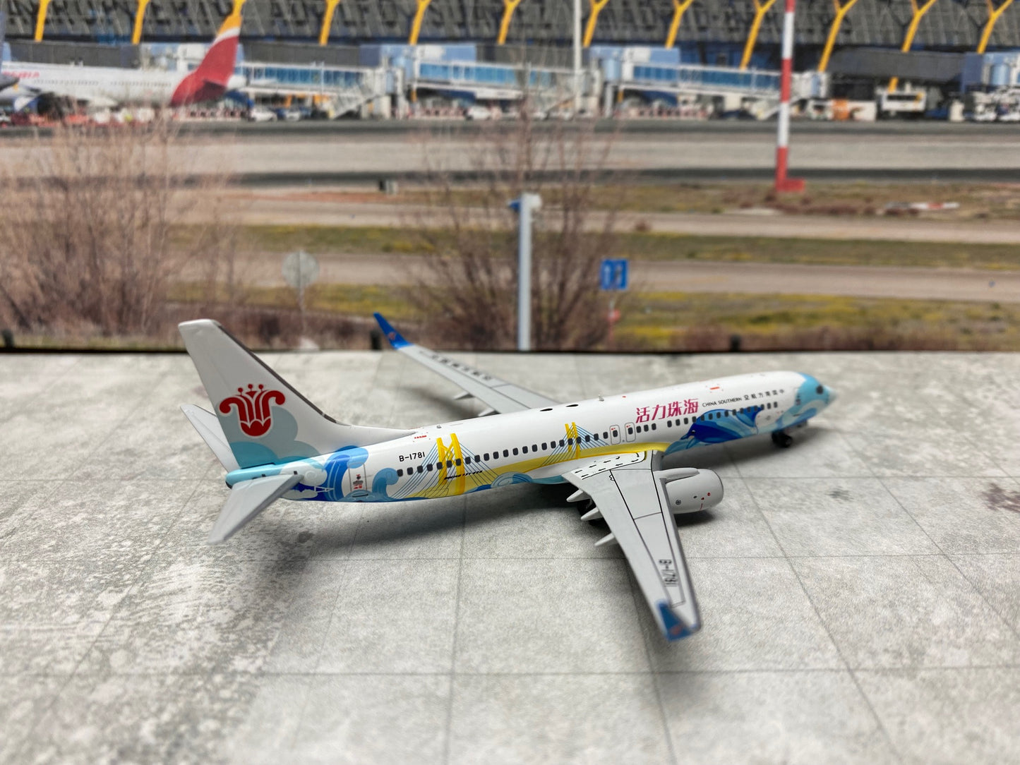 *1/400 China Southern Airlines B 737-800/w "Energetic Zhuhai" NG Models 58119
