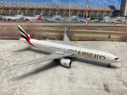 1/400 Emirates B 777-300ER Gemini Jets GJUAE1609 *Minor paint chipping on tail*
