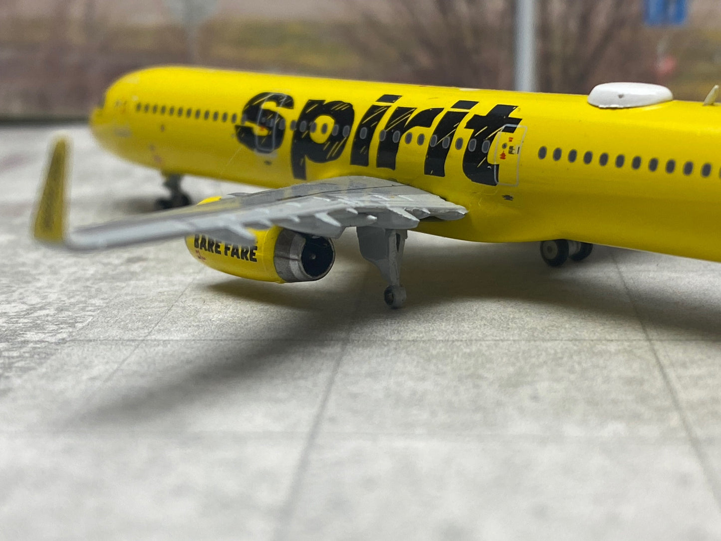 1/400 Spirit Airlines A321 Gemini Jets GJNKS1526 *Missing left main tires and one antenna*