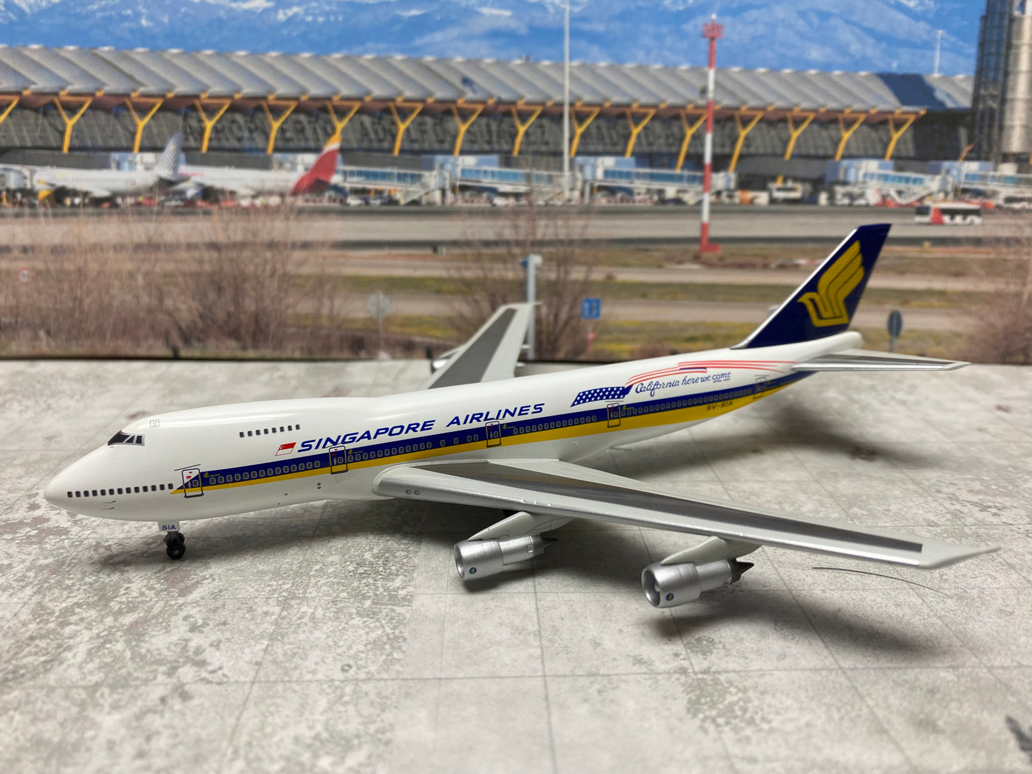 1/400 Singapore Airlines B 747-200 “California Here We Come - April 1979” Dragon Wings DW55701