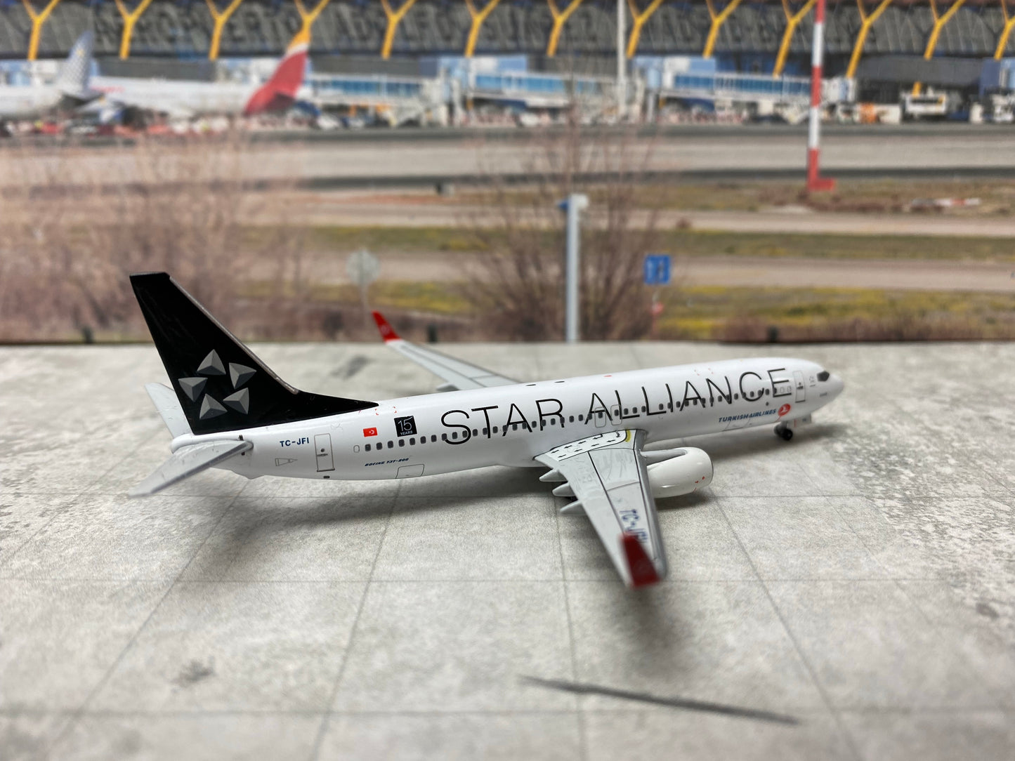*1/400 Turkish Airlines B 737-800 "Star Alliance Livery" Witty Wings WTW-4-738-015