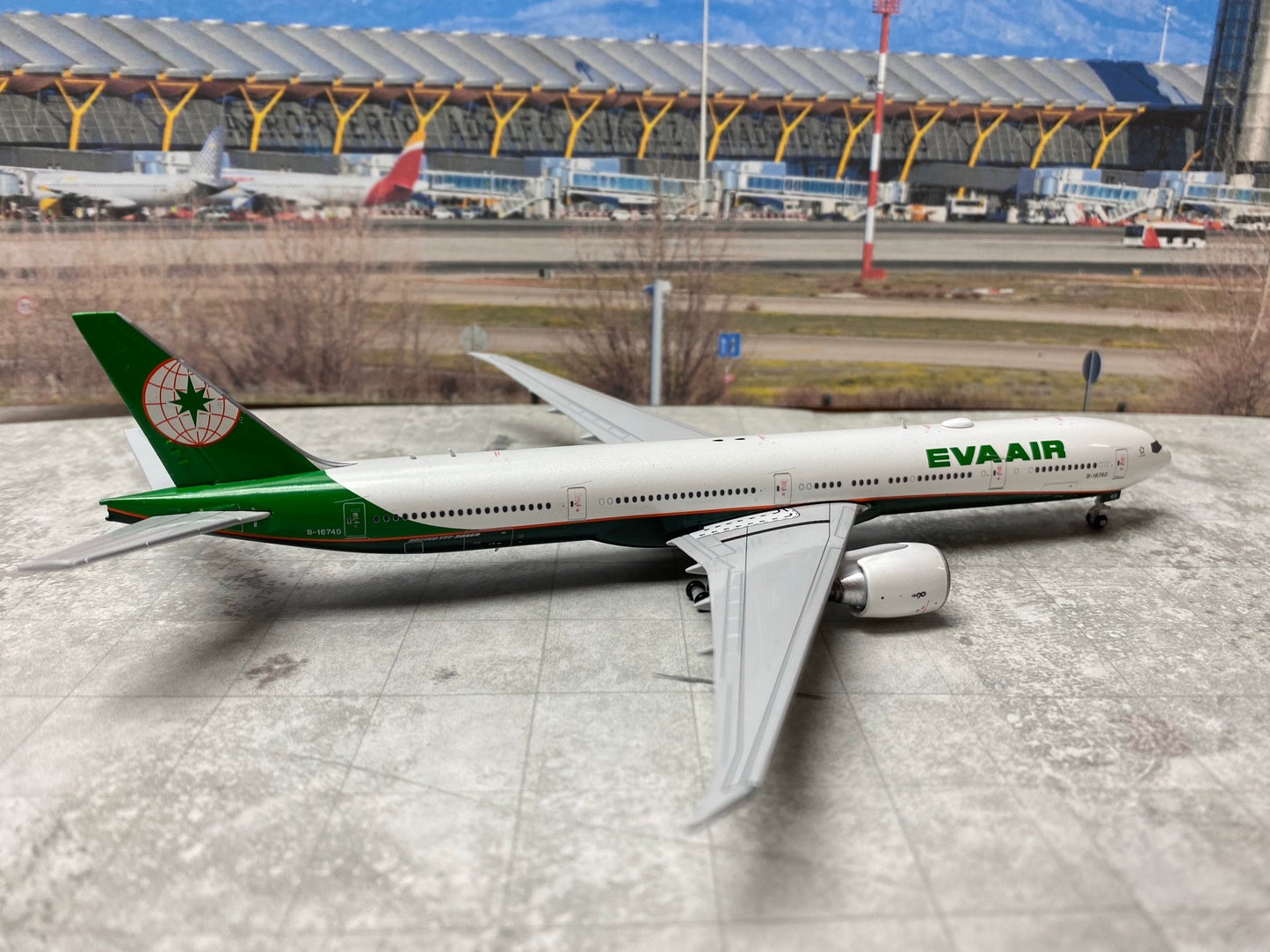 1/400 EVA Air B 777-300ER Phoenix Models PH404364 *Paint flaking on the underside of where the wings join to the fuselage*