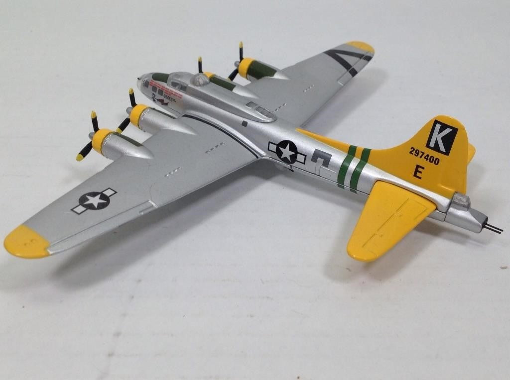 1/144 USAAF B-17G Flying Fortress, Fuddy Duddy *Comes with Stand, No-Box*