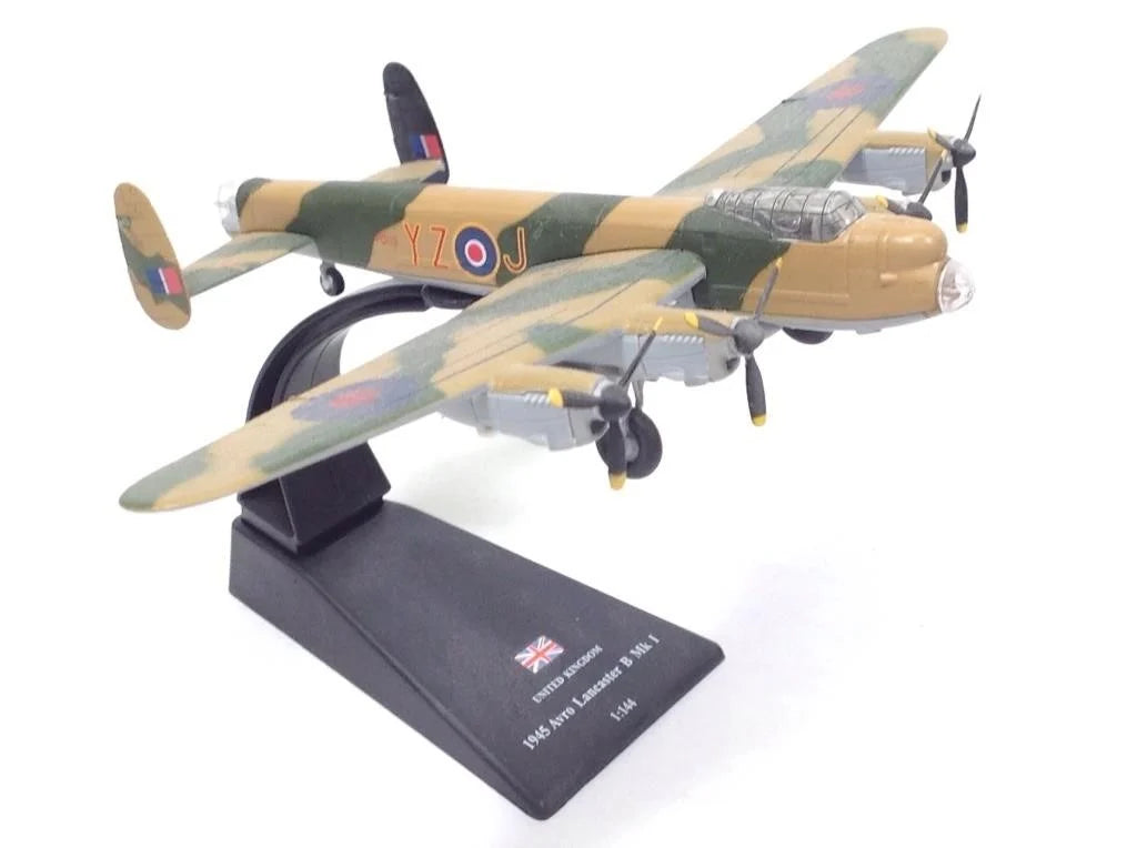 *1/144 RAF Avro Lancaster B.Mk I *Broken Tail, Missing Propeller, Comes with Stand, No-Box* AmerCom AM-ACLB07