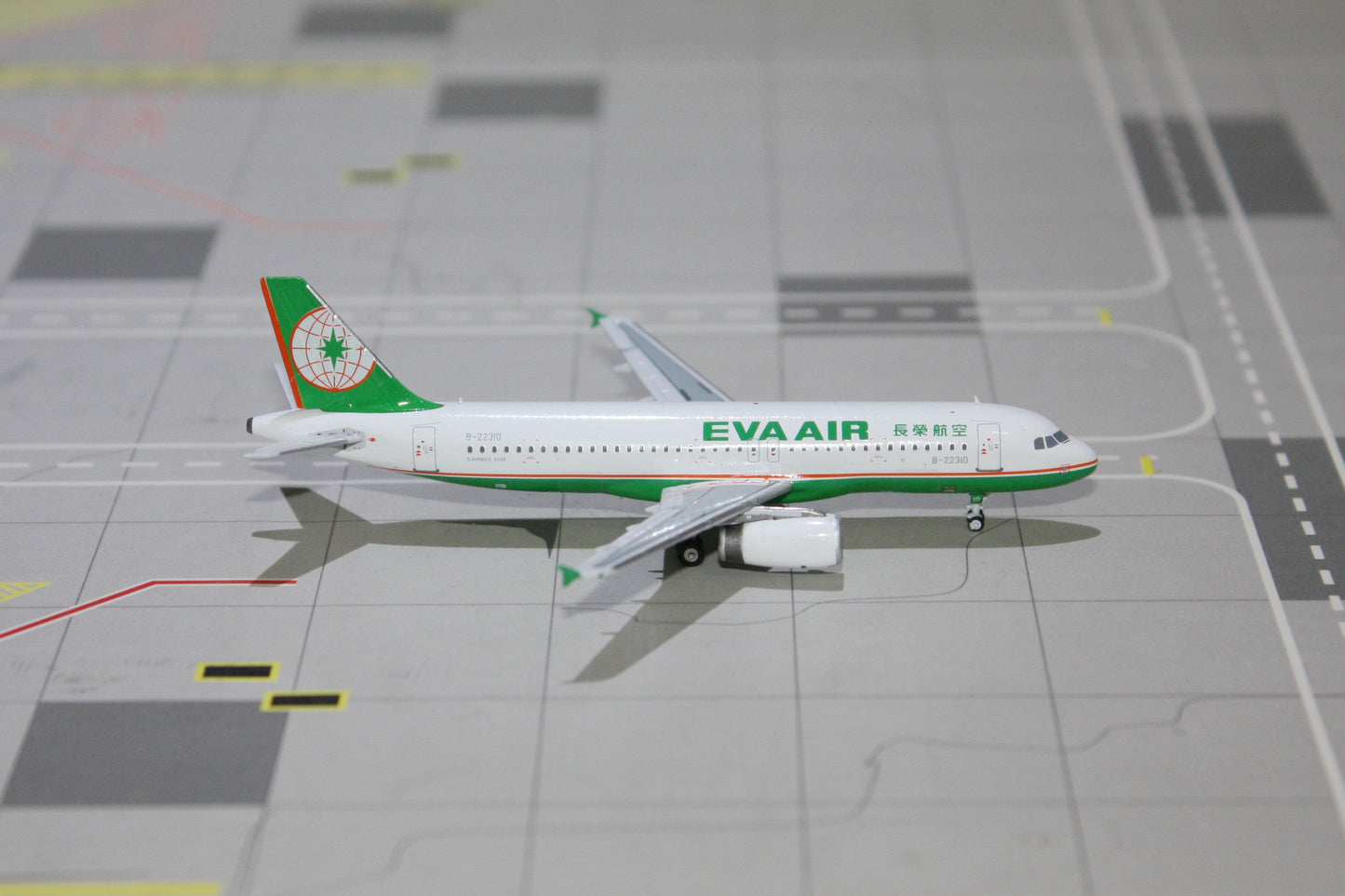 *1/400 EVA Air A320 Miniature Models M4BR320A